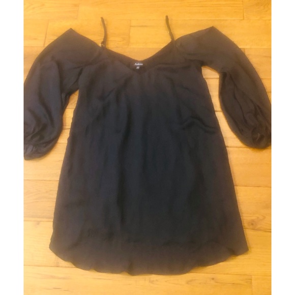 Black Slouchy, Cold Shoulder, Knee Length Dress - Picture 5 of 5